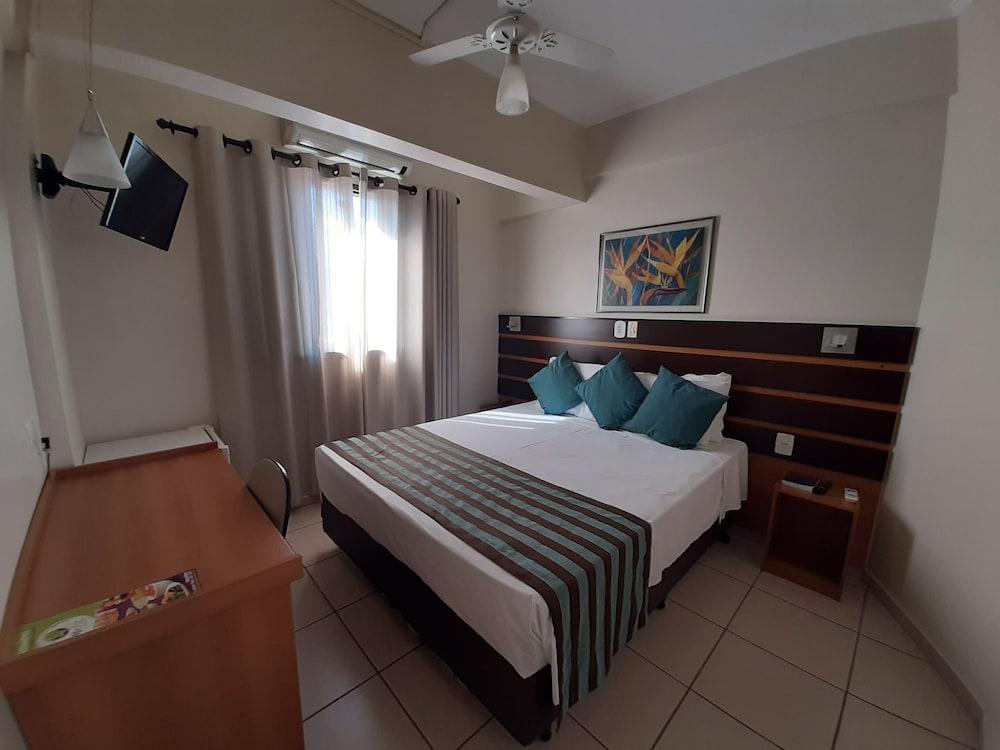 Hotel Ferraz Pouso Alegre Buitenkant foto