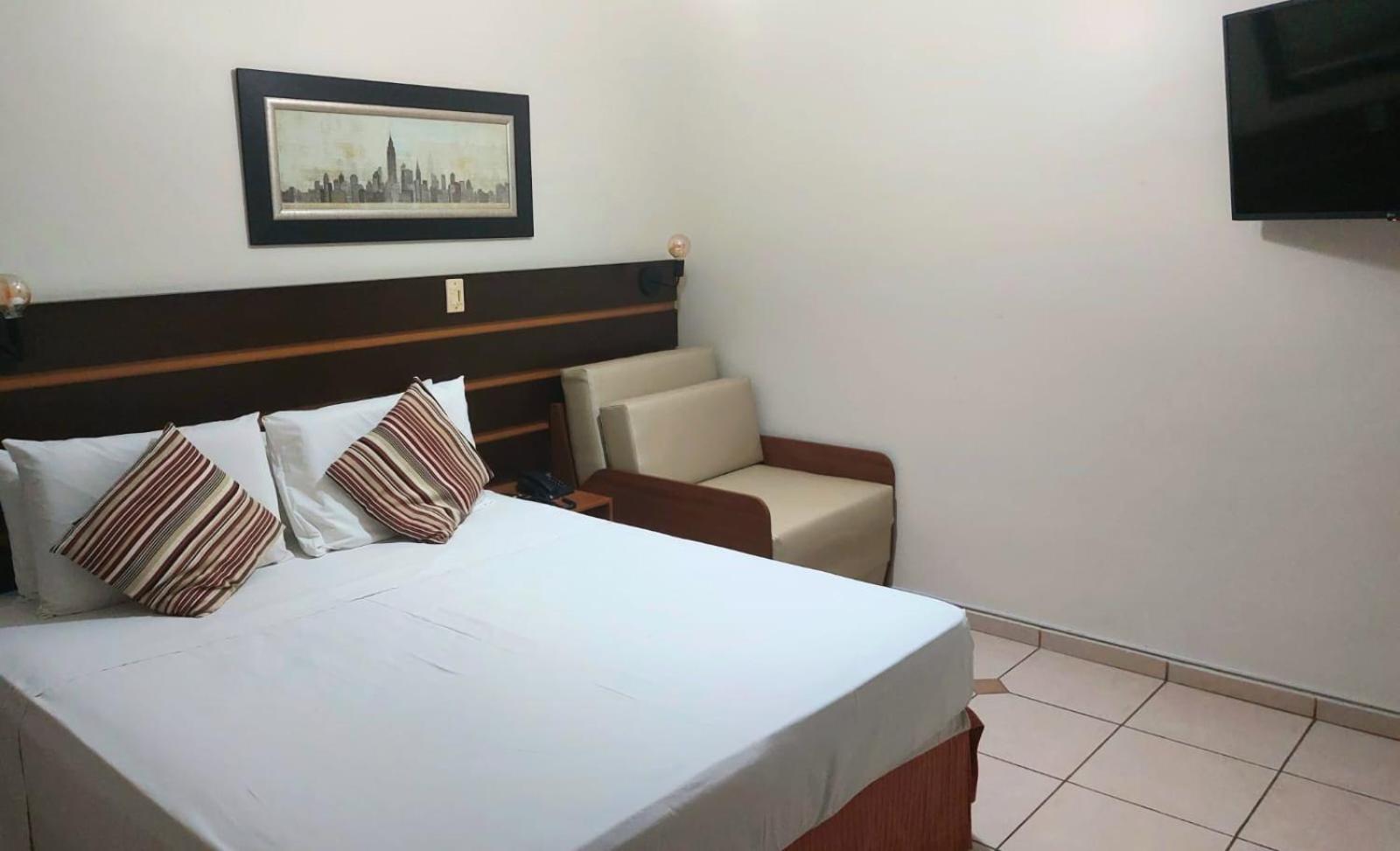 Hotel Ferraz Pouso Alegre Buitenkant foto