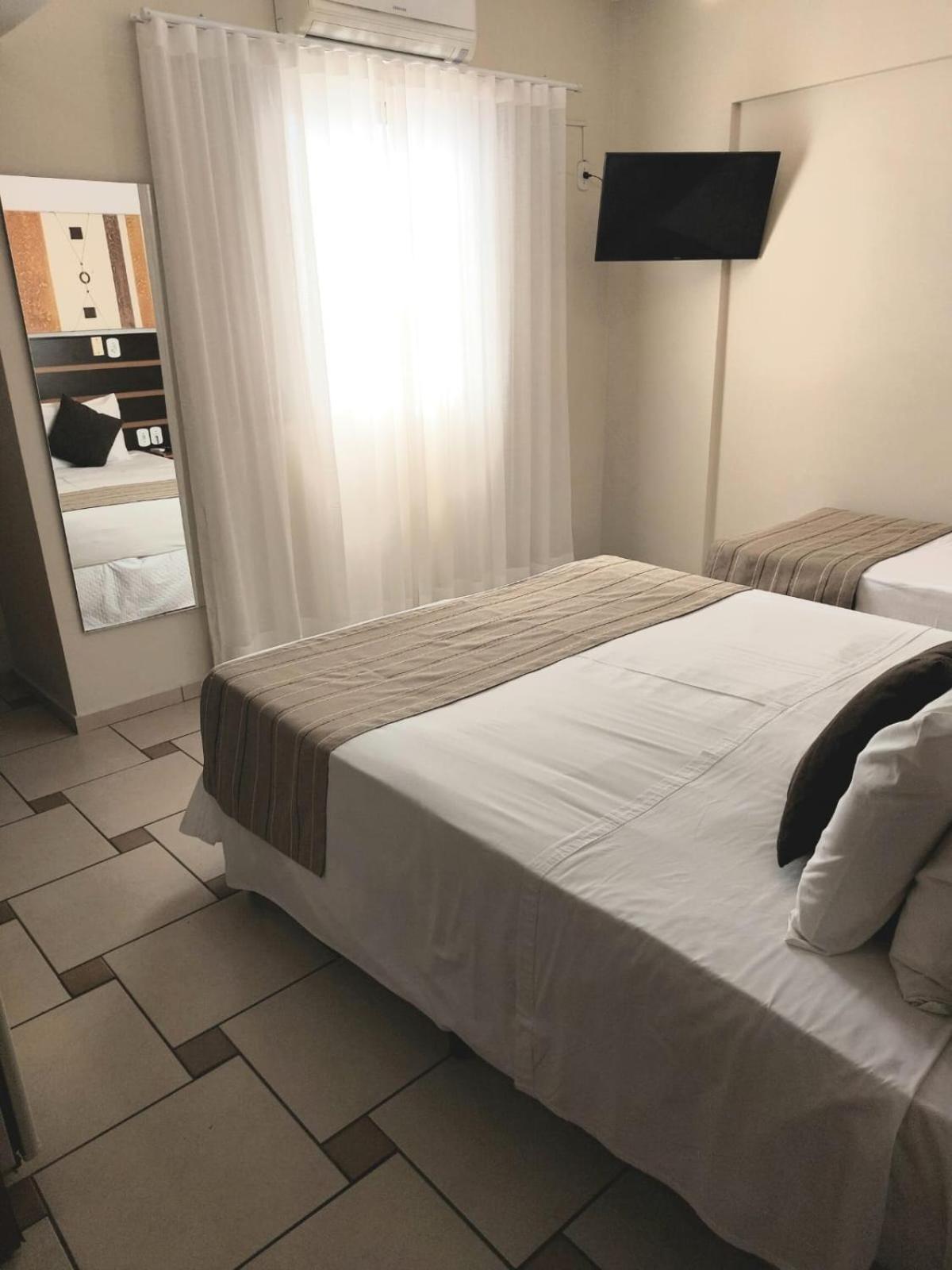 Hotel Ferraz Pouso Alegre Buitenkant foto