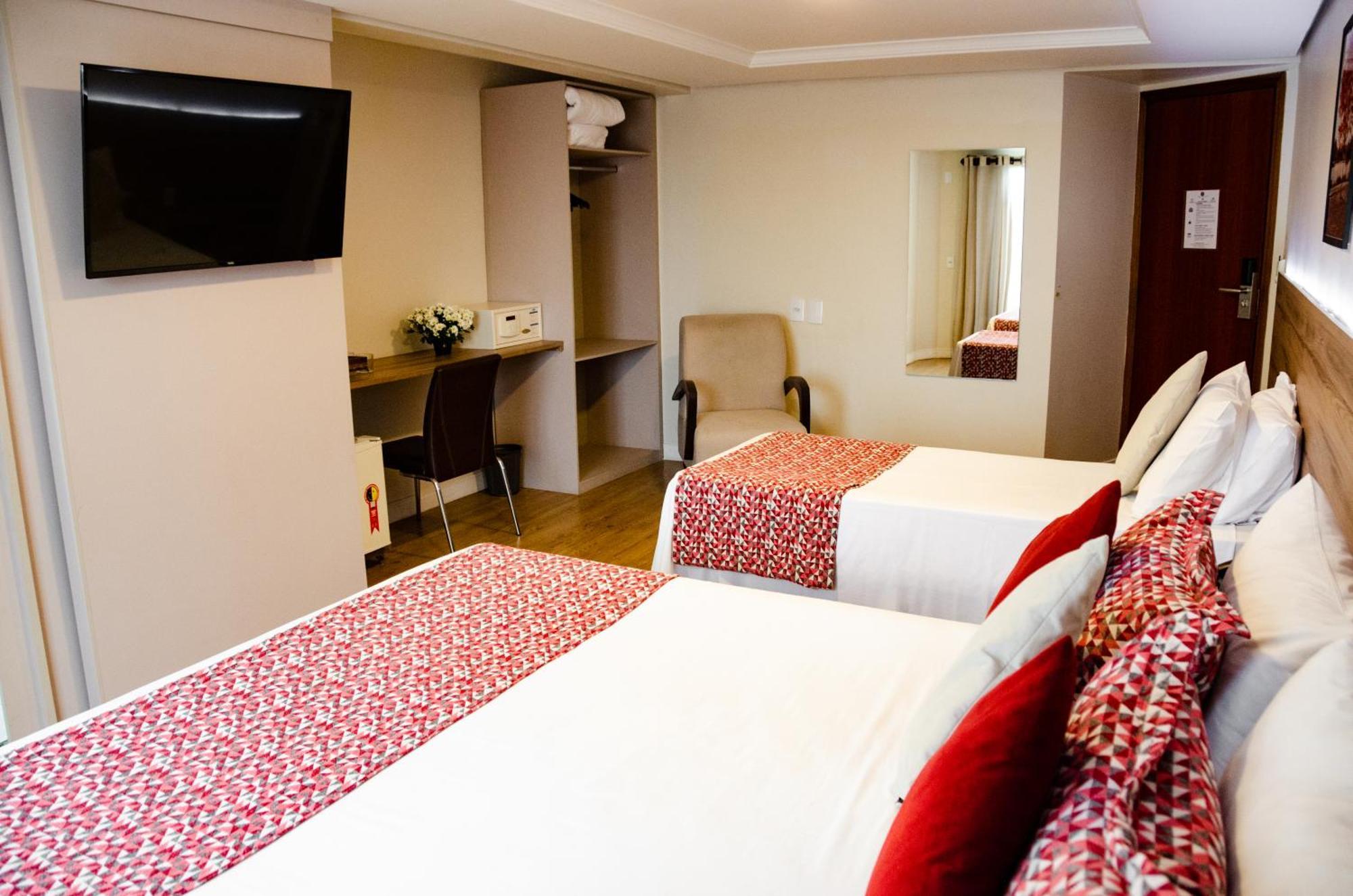 Hotel Ferraz Pouso Alegre Buitenkant foto