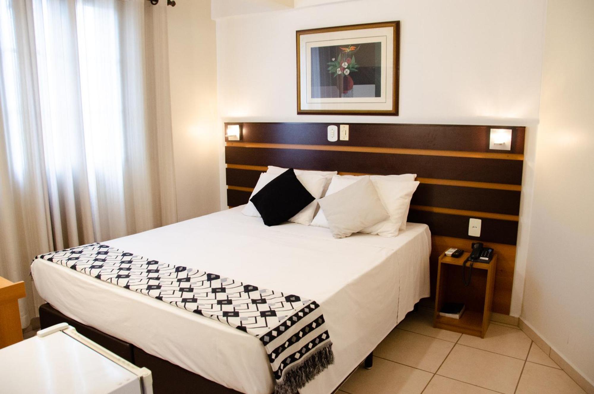 Hotel Ferraz Pouso Alegre Buitenkant foto